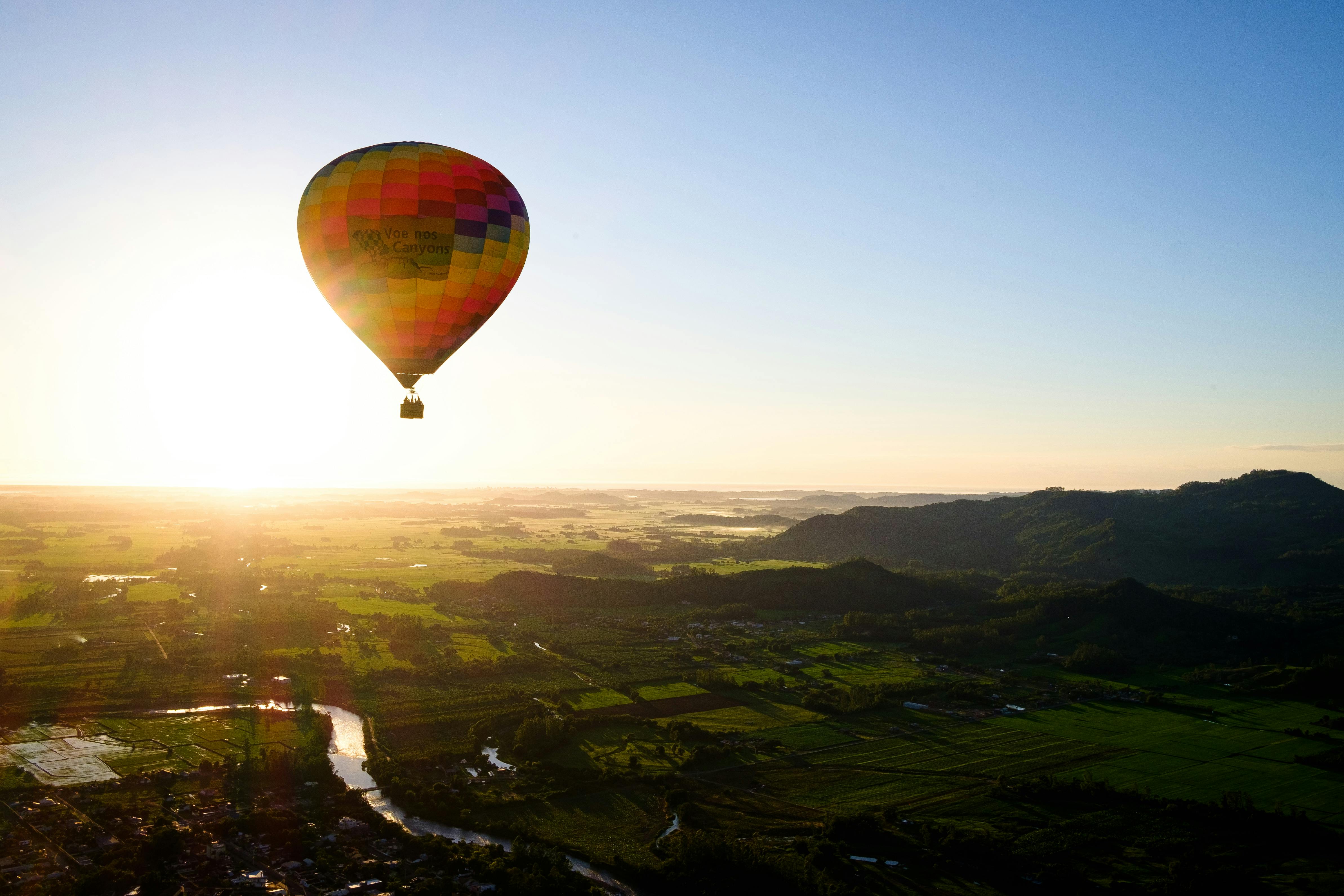 Balonismo no nascer e por do sol.